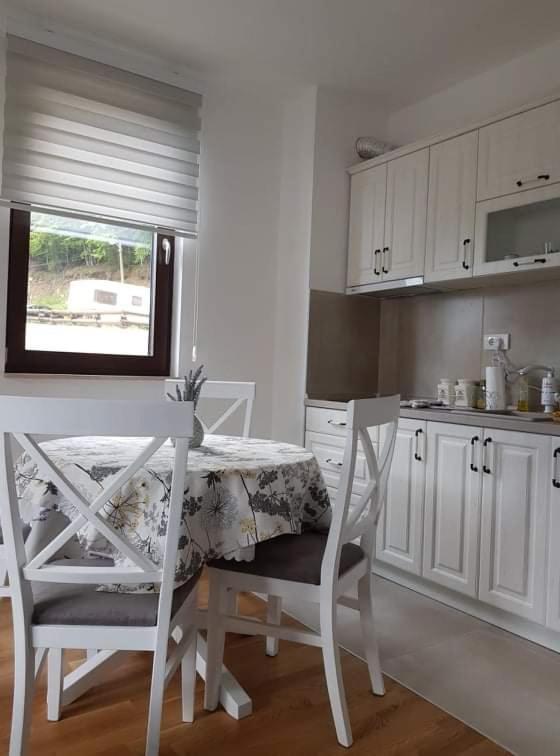 Vila Irina - Apartman Milos 카파오닉 외부 사진